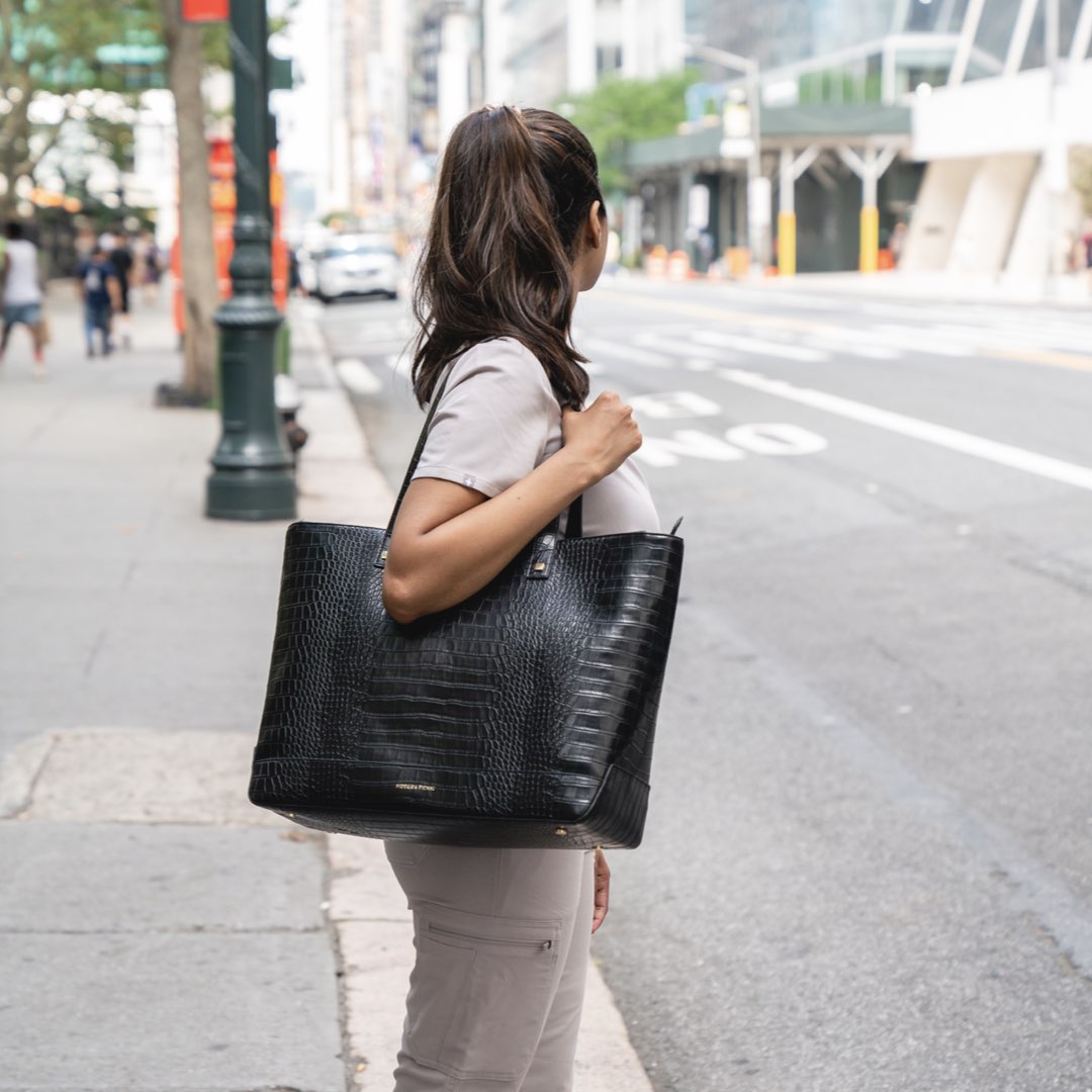 Best Lunch Bag for Nurses - NurseBuff