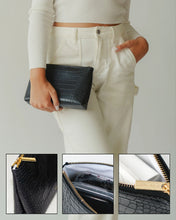 THE SNACKER - BLACK CROC