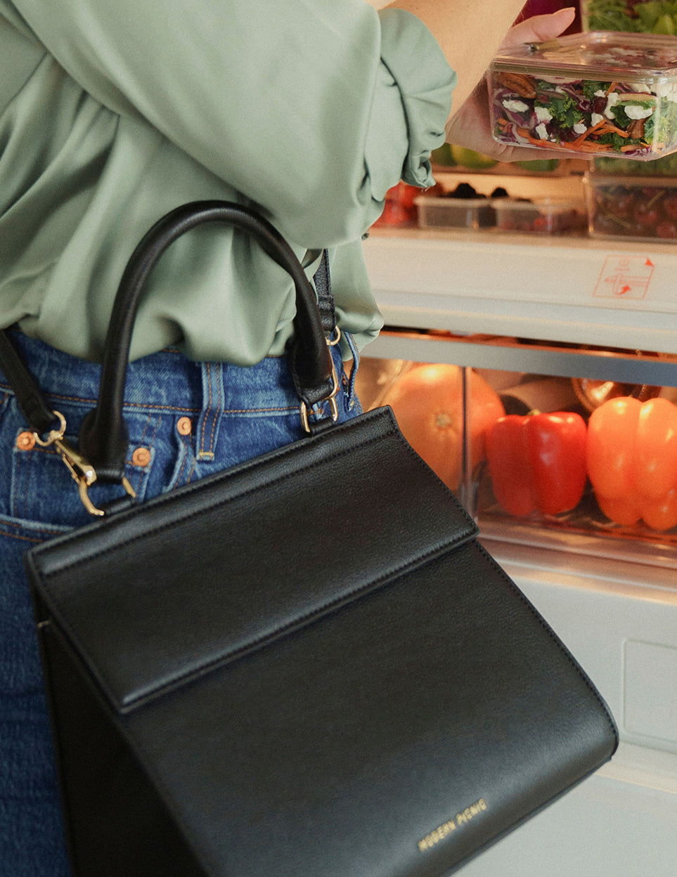 Chic Cream Croc Insulated Lunch Box Purse: Vegan Leather Design